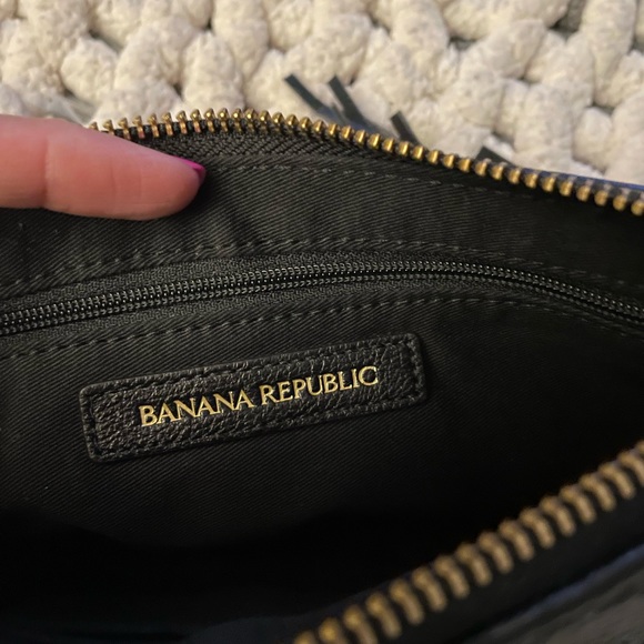 NWOT Banana Republic Black and Gold studded fringe clutch/wristlet bag 🖤 - Picture 3 of 7